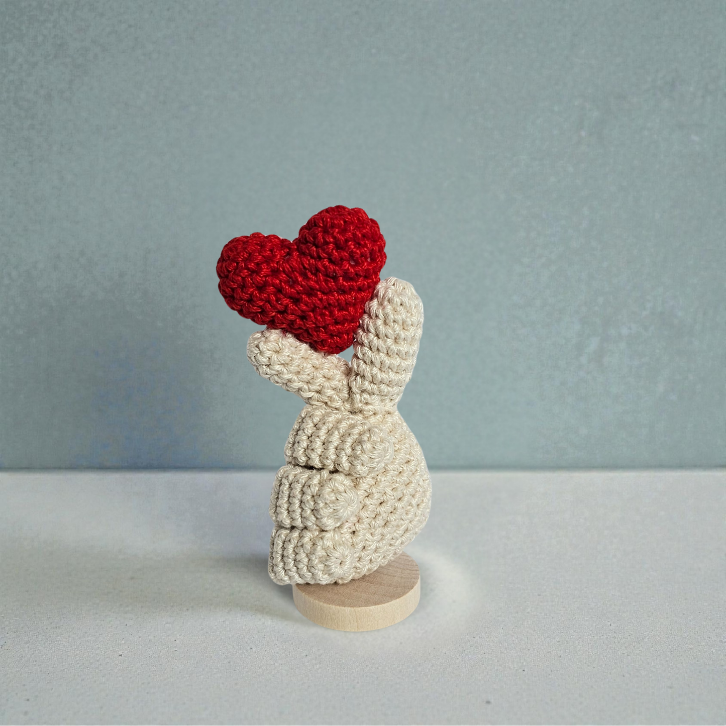 Crochet Finger Heart – Symbol of Love