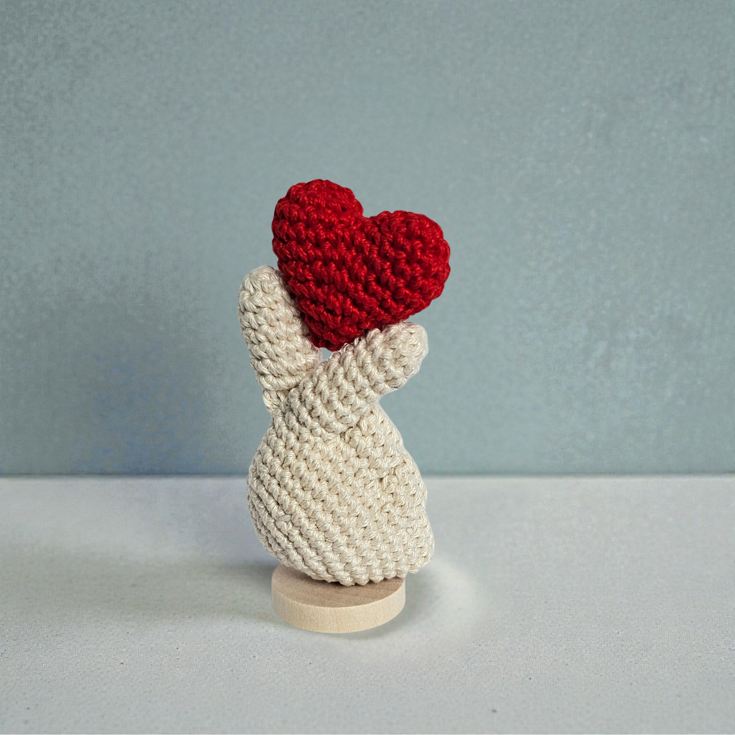 Crochet Finger Heart – Symbol of Love